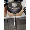 Image 7 : Lot of 3 Assorted Frying Pans & 1 small Baking Pan