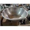 Image 3 : Lot of 2 Large Mixing Bowls 21" & 19" Diameter