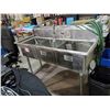 Image 2 : 18x18x11 Three Tub Sink With No Drainboard