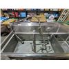 Image 3 : 18x18x11 Three Tub Sink With No Drainboard