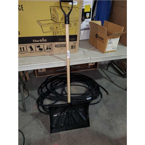 NEW Plastic & Wooden Snow Shovel