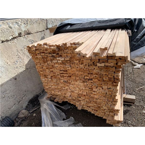 Pallet Lot of 7/8 x 14 ft Moulding - approx 300 pcs