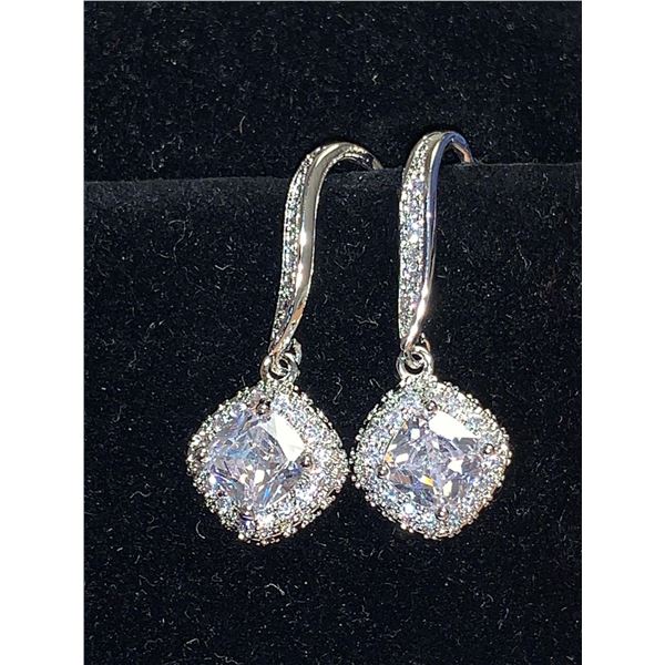 Ladies Tiffany Styled Solitaire Dangle Earring Set