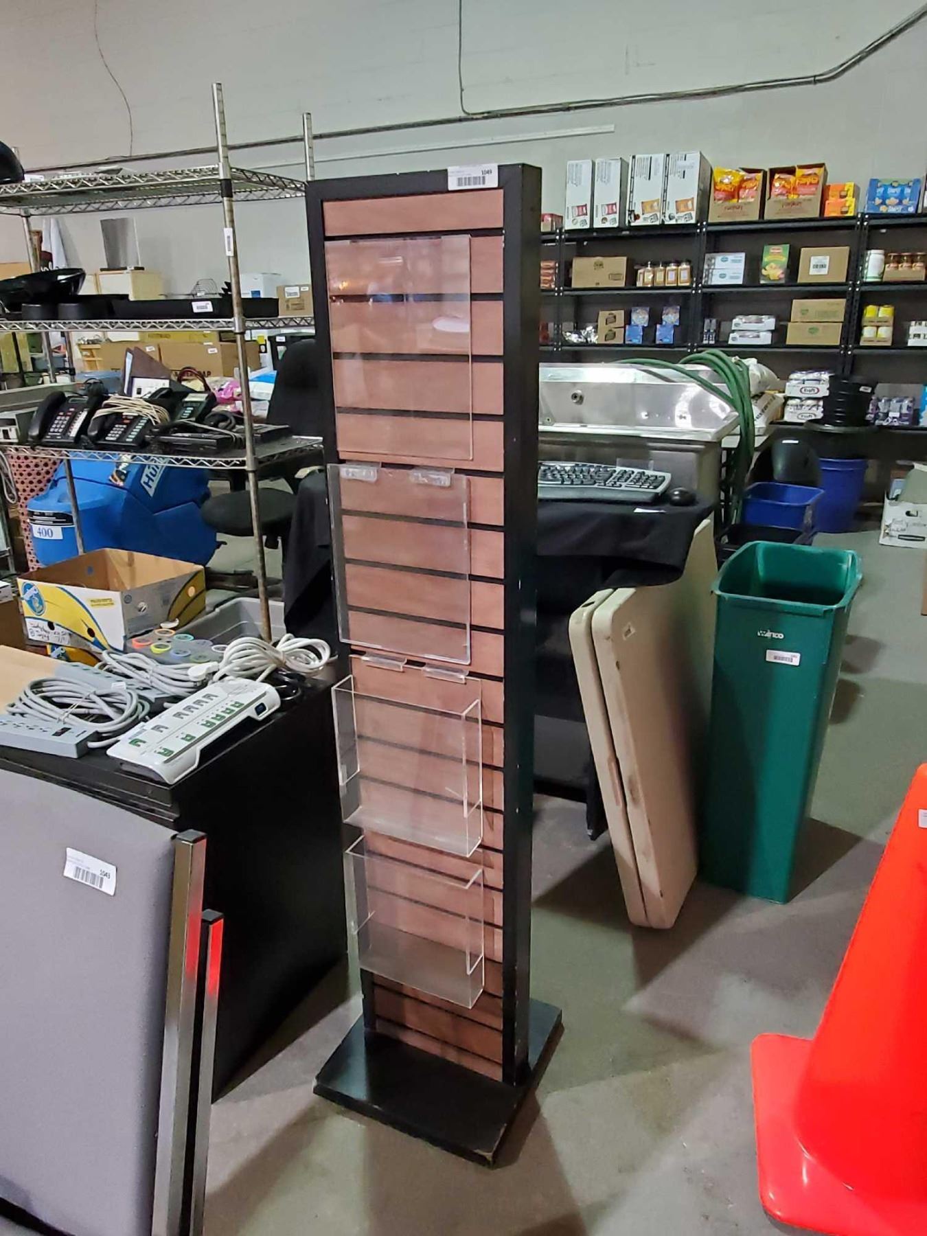 Free Standing Slat wall Display Rack withÊ Signage Hangers 5'x1'