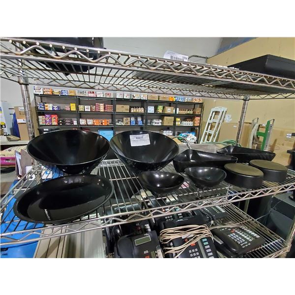 Lot of AssortedÊÊCambroÊServing Dishes