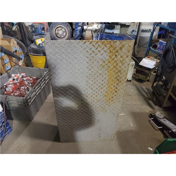 Aluminum Checker Plate 22" x 39.5" x .208" ( 2 x 8" / 9" x 39.5")