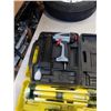Image 3 : LASER LEVEL AND AIR NAILER