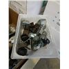 Image 2 : 2 TROUBLE LIGHTS, 2 TRAYS OF CASTORS AND WHEELS AND CONVERSION PLUGS