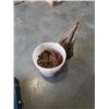 Image 1 : PAIL OF HEAVY DUTY CHAIN AND BAG OF TIRE CHAIN