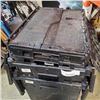 Image 3 : 4 TOTES WITH BUILT IN LIDS