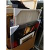 Image 2 : PALLET OF ARTWORK, LIGHTING, DEFECTIVE STORE RETURNS, ETC