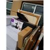 Image 3 : PALLET OF ARTWORK, LIGHTING, DEFECTIVE STORE RETURNS, ETC