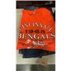 Image 2 : 2 PAIRS SHOES SIXZE 6.5 AND 5 US WOMENS AND PAIR OF LEVIS JEANS 36 X 34 AND NFL SHIRT