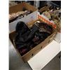 Image 2 : 3 BOXES OF PURSES
