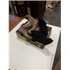 Image 8 : 5 JACKETS - 3 SIZE SMALL, 2 MEDIUM AND LADIES SHOES