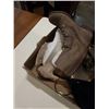 Image 9 : 5 JACKETS - 3 SIZE SMALL, 2 MEDIUM AND LADIES SHOES