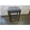 Image 1 : GREY STUDDED STOOL