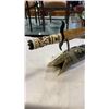 Image 2 : BARRACUDA BONE KNIFE WITH COW HORN STAND