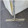 Image 2 : 2 LANDSCAPING 6.5 FT TALL RAKES
