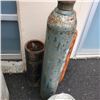 Image 2 : 4 PROPANE AND GAS CYLINDERS