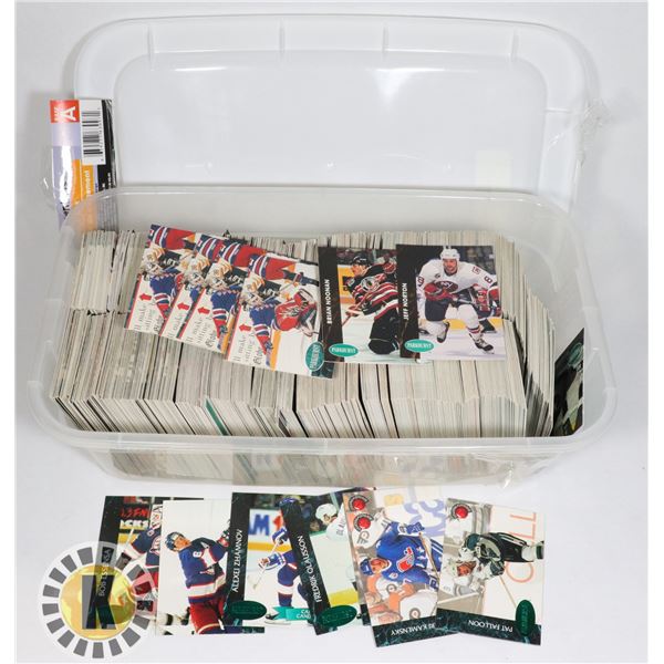 HUNDREDS OF VARIOUS HOCKEY CARDS IN BOX