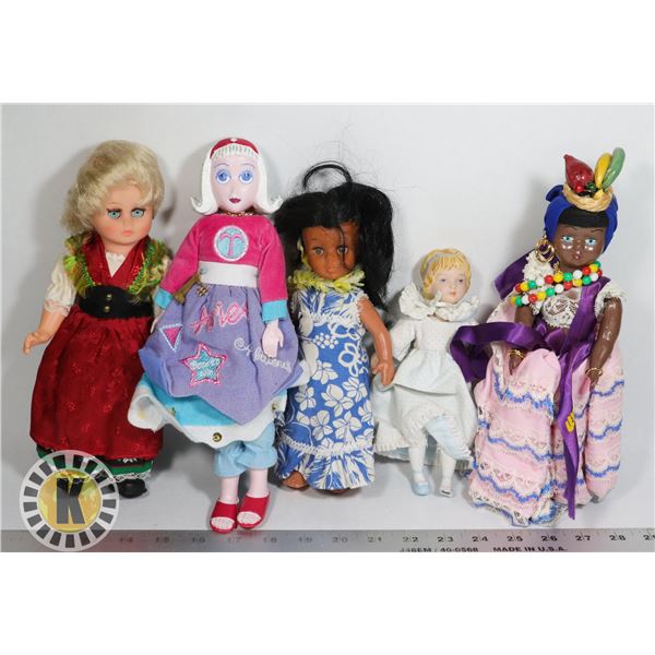 FLAT OF ASSORTED DOLLS