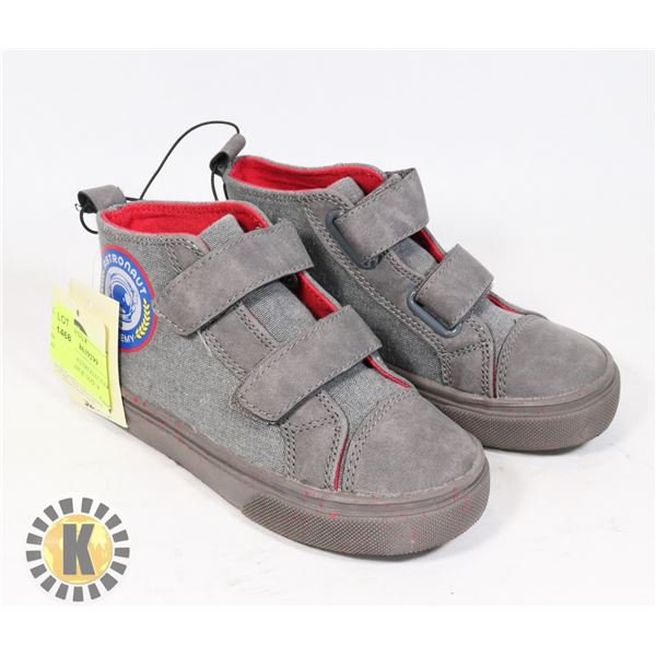 BOYS GREY ASTRONAUGHT ACADEMY SHOE SIZE 9