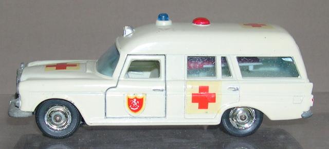 mercedes benz binz ambulance