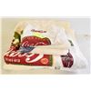 Image 1 : 2 BATH TOWLS, 2 HAND TOWLS AND WASH CLOTH COKE