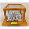 Image 1 : PORCELAIN NATIVITY SET IN WOOD/GLASS SHADOW BOX