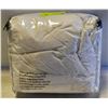 Image 1 : KING SIZE REPACKED WHITE DUVET COVER AND 2 PILLOW