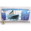 Image 1 : VINTAGE 1/570 SCALE PLASTIC TITANIC MODEL KIT