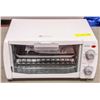 Image 1 : RIVAL 4-SLICE TOASTER OVEN - BROIL, BAKE,