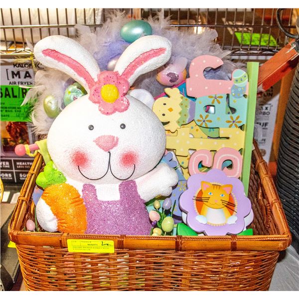 SQUARE WICKER BASKET WITH EASTER DECOR