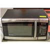 Image 1 : DANBY DESIGNER 900 WATT MICROWAVE - BLACK