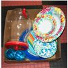 Image 1 : BOX OF SUMMER PATIO WARE - PLASTIC PLATES,