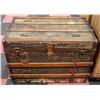 Image 1 : VINTAGE STEAMER TRUNK