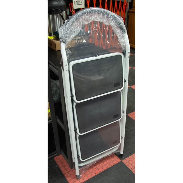 NEW BLACK AND WHITE 3 LEVEL STEP LADDER WITH