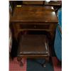 Image 2 : VINTAGE WHITE SEWING MACHINE IN CABINET W/STOOL
