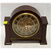 Image 1 : VINTAGE WOOD MANTLE CLOCK APPROX 6" TALL