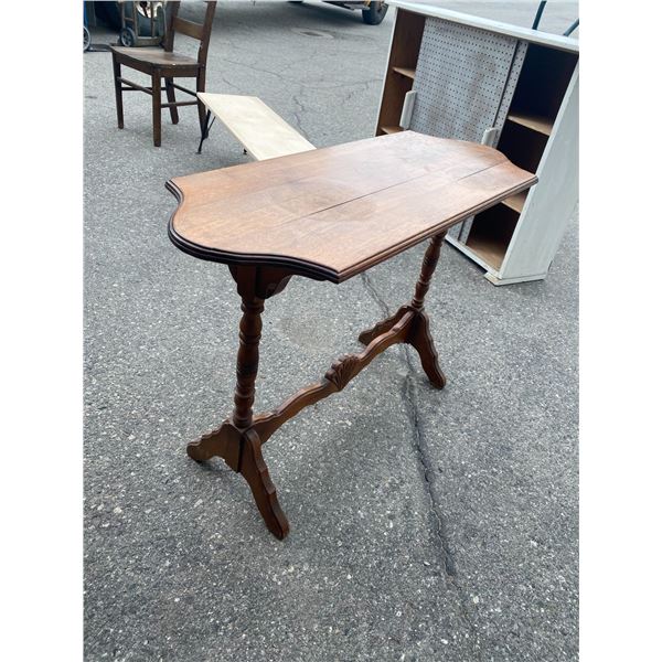 Accent table