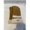 Image 1 : Ugg gloves