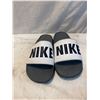 Image 2 : Size 8 Nike slides