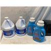 Image 1 : Bleach and fabric softener