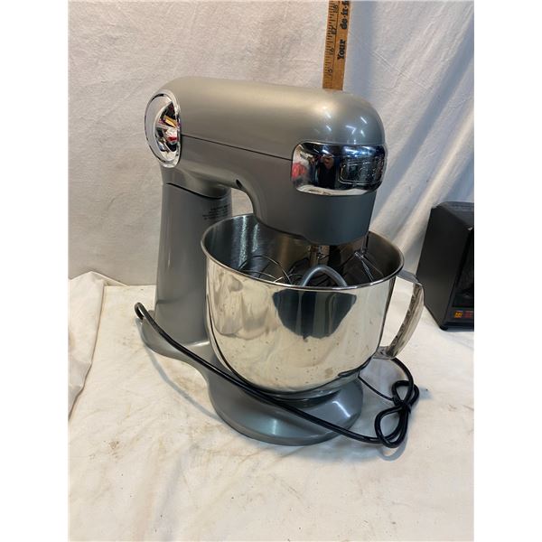 Cuisinart mixer and attachments