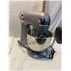 Image 1 : Cuisinart mixer and attachments