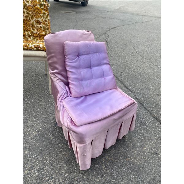 Slipper chair