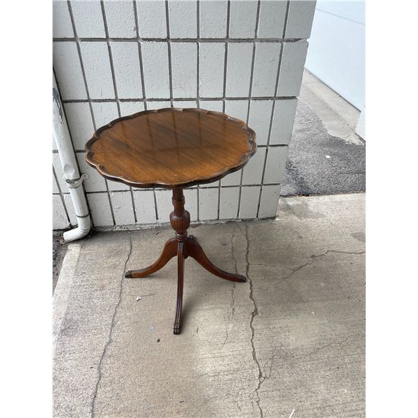 Accent table