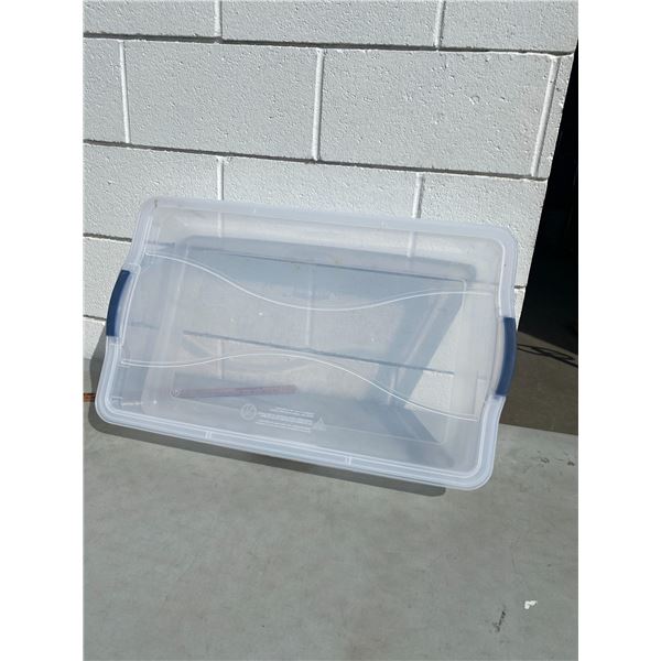 Rubbermaid storage bin