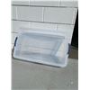 Image 1 : Rubbermaid storage bin